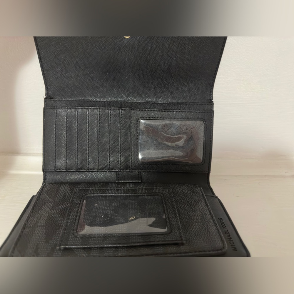 Michael Kors Wallet - Picture 2 of 3